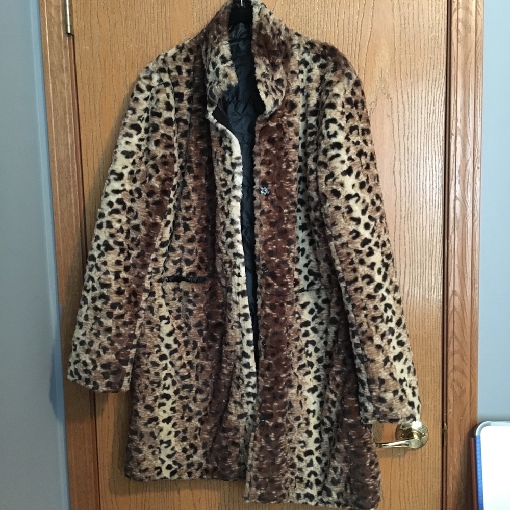 Leopard Faux Fur Coat in L, good condition